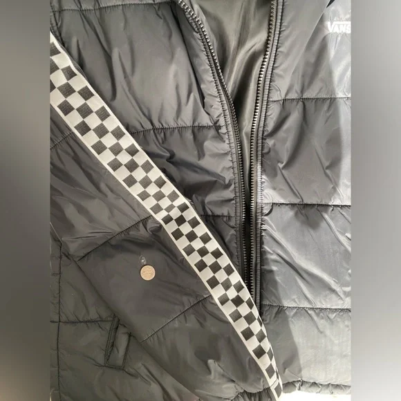VANS Woodridge Black & Checkered BoysPuffer Jacket, Size Large